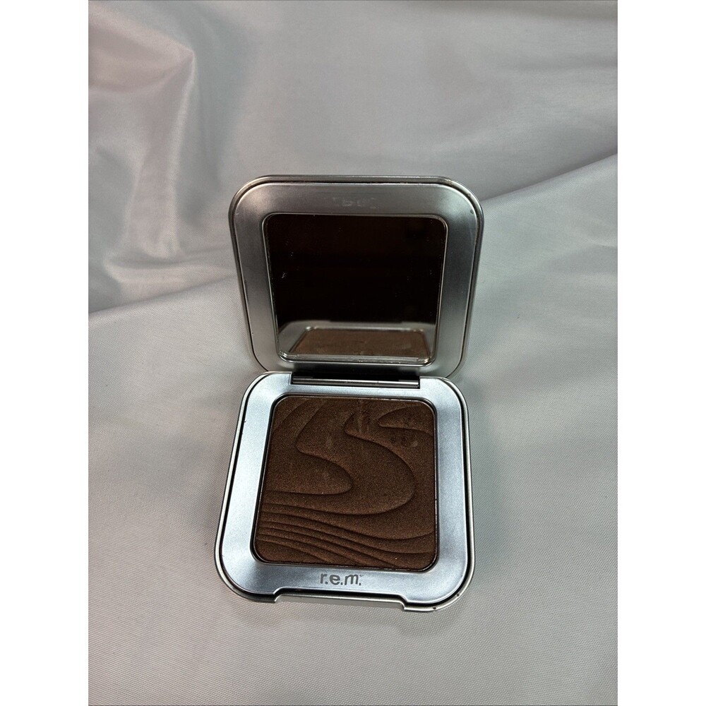 r.e.m. Highlighter Topper Top Coat Enlumineur 0.28 Oz Miss Pluto